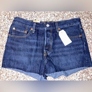 New tag with tags LEVI blue jean shorts! Size 28